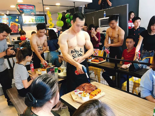  Sự kiện ra mắt sản phẩm mới nhưng không lường trước được sai sót khi có người lớn tuổi tham dự 