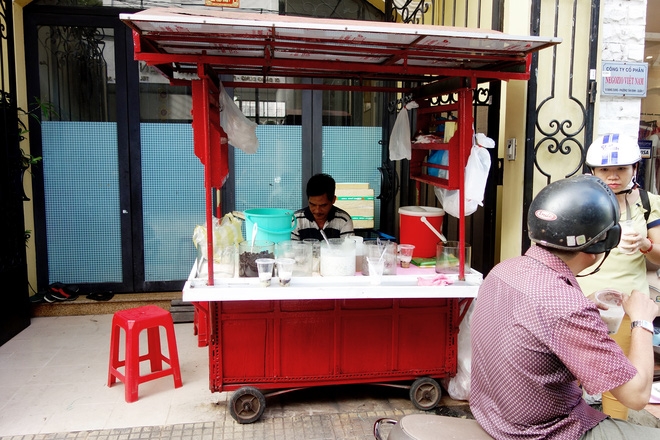 Sự thật sau tin đồn ông Tư chảnh nhất Sài Gòn bị thu xe chè vì lấn vỉa hè, rúm ró ngồi bán rong - Ảnh 7.