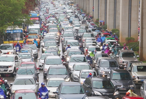 bi-thu-ha-noi-han-che-xe-ca-nhan-kho-nhung-phai-lam-1