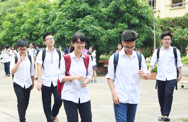 Thí sinh Hà Nội vừa hoàn thành bài thi môn Văn tuyển sinh lớp 10.