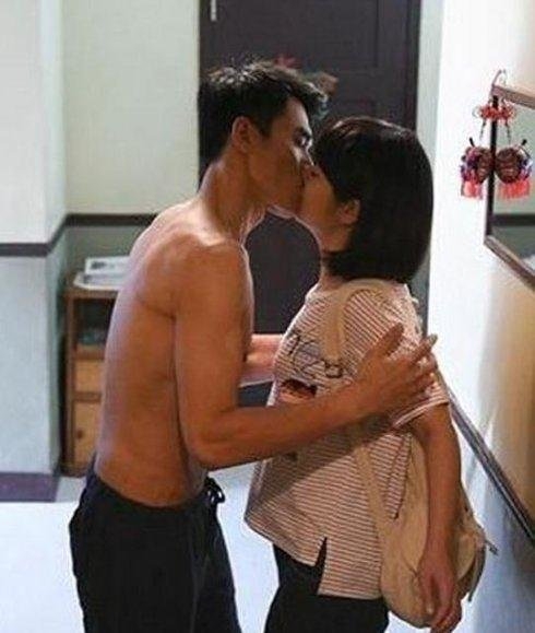 Trầy da, sập giường, chấn thương cột sống... vì diễn cảnh nóng 