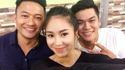 le phuong khoe anh tinh cu, tinh moi than thiet ben nhau - 1
