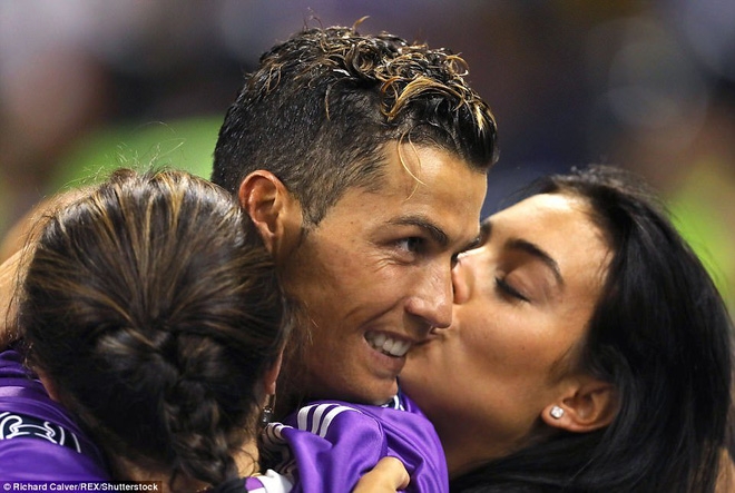 Cặp song sinh nhà Ronaldo đã chào đời nhờ đẻ mướn - Ảnh 3.