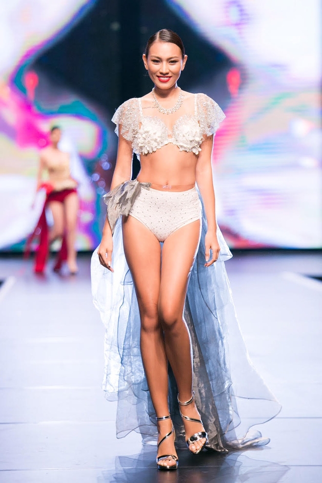 Đêm Hội Chân Dài: Ngọc Trinh khoe dáng nõn nà với nội y, không còn làm Thiên thần Victorias Secret - Ảnh 14.