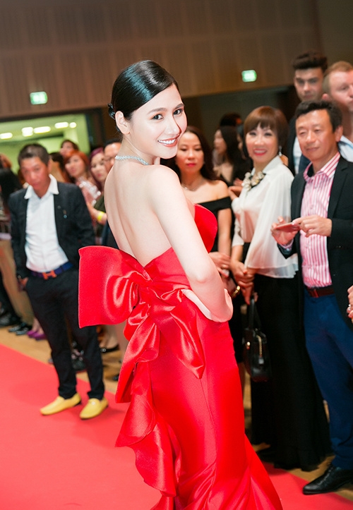 Người đẹp khoe dáng trên thảm đỏ 'Đêm hội chân dài' ở Đức