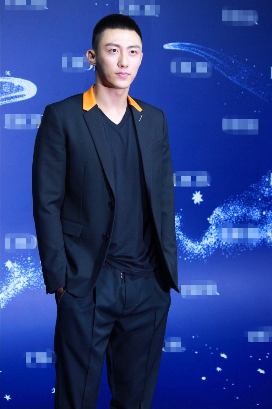 Angelababy xinh dep voi vay den ho lung hinh anh 8