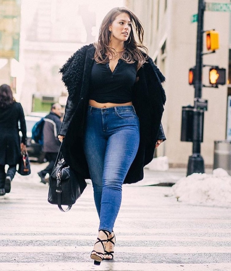 Cach dien skinny jeans cho co nang mum mim hinh anh 4