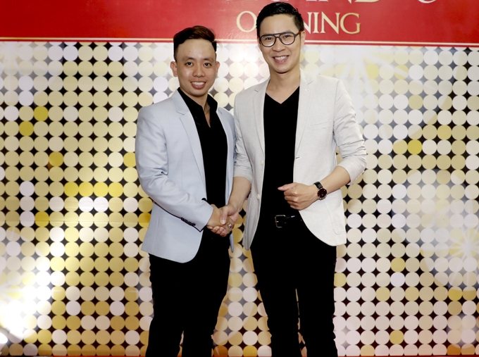chi-gai-nam-em-sanh-doi-nguoi-tinh-dong-tinh-di-event-6