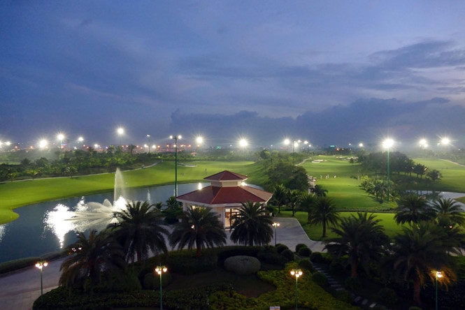 Sân golf trong khu vực sân bay Tân Sơn Nhất /// Ảnh: Đào Ngọc Thạch