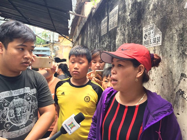 vu be 35 ngay tuoi tu vong trong chau nuoc o ha noi: 