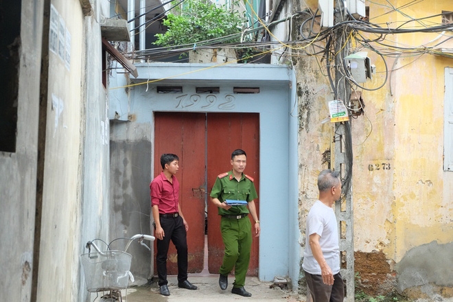 Vụ bé trai 33 ngày tuổi bị sát hại ở Thạch Thất: Xuất hiện dòng chữ ‘Tao giết cháu mày đấy’ ở chân cầu Thang- Ảnh 9.