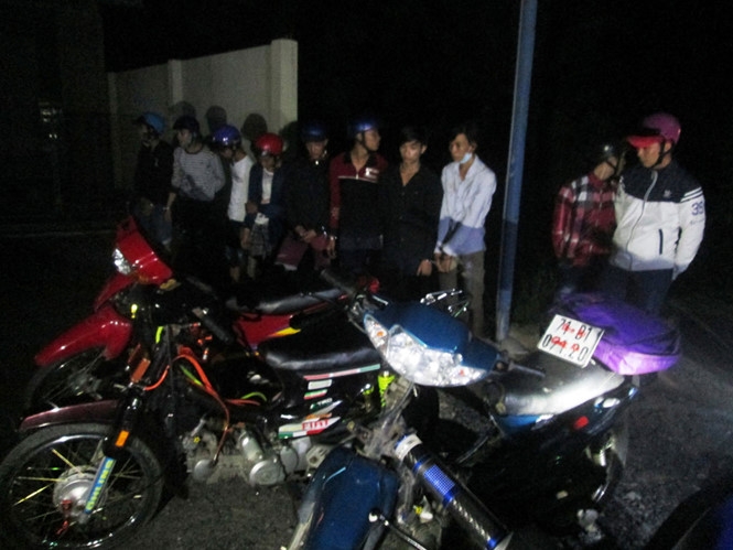 22 thanh niên cùng các phương tiện đua xe trái phép bị cơ quan chức năng bắt giữ