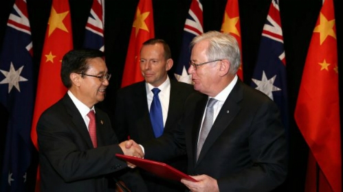 nghi-van-ty-phu-goc-hoa-dung-tien-can-thiep-chinh-tri-australia-2
