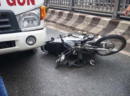 Bị xe ben tông trực diện kéo lê 20m, người đàn ông tử vong ảnh 1