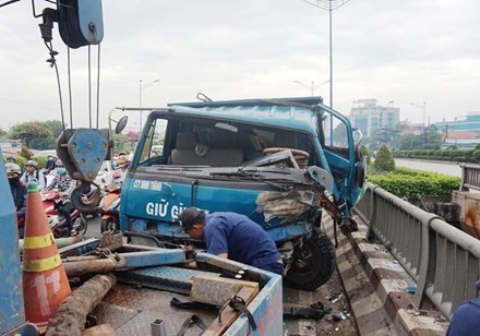 Bị xe ben tông trực diện kéo lê 20m, người đàn ông tử vong ảnh 2