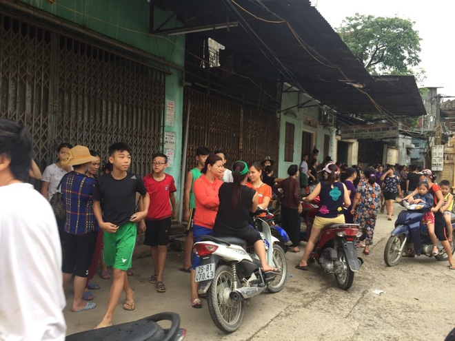 Công an dựng lại hiện trường vụ người mẹ nghi sát hại con đẻ 33 ngày tuổi ở Thạch Thất - Ảnh 3.