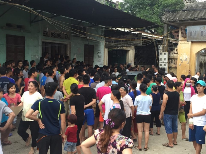 Công an dựng lại hiện trường vụ người mẹ nghi sát hại con đẻ 33 ngày tuổi ở Thạch Thất - Ảnh 4.