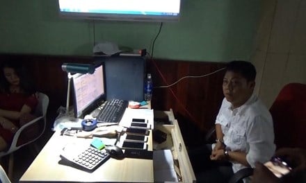 Nghi can Tùng bị công an bắt quả tang. Ảnh CA.