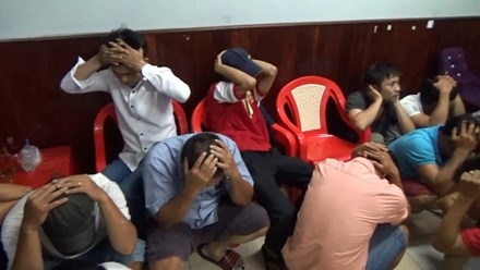 Đánh sập đường dây 'cá độ' qua mạng ở Sài Gòn ảnh 1