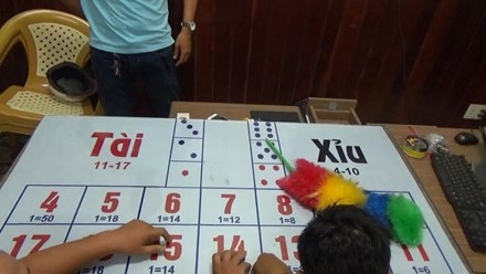 Đánh sập đường dây 'cá độ' qua mạng ở Sài Gòn ảnh 2
