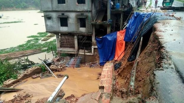 Lở đất giữa đêm khuya, hơn 100 người thiệt mạng 