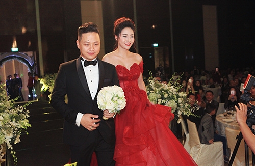 Người đẹp – đại gia và những đám cưới xa xỉ “kẻ tám lạng người nửa cân” khiến ai cũng phải mắt tròn mắt dẹt - Ảnh 15.