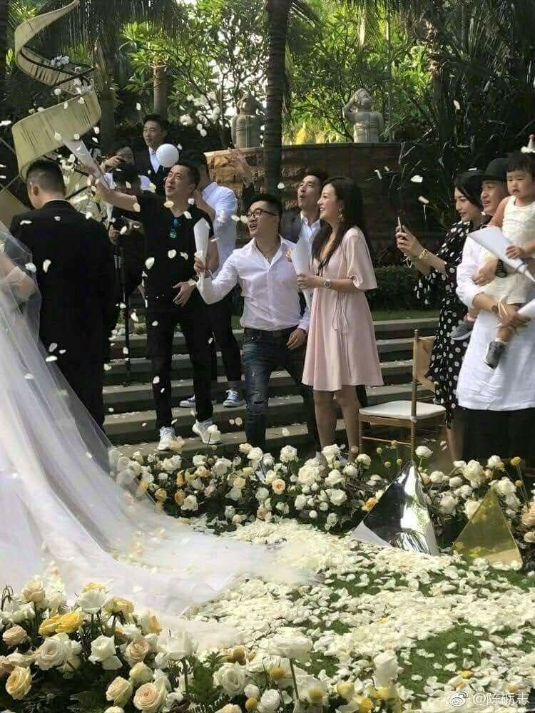 Trieu Vy noi bat khi du le cuoi sao nu 'Anh co thich nuoc My khong' hinh anh 4