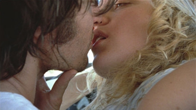 “The Brown Bunny” (2003) khiến nhiều người thấy “phát ốm” và “buồn nôn” vì những cảnh nóng trần trụi khi công chiếu tại LHP Cannes 2003.
