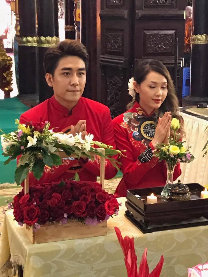 Ca si Huy Nam nhom La Thang bat ngo cuoi vo hinh anh 3