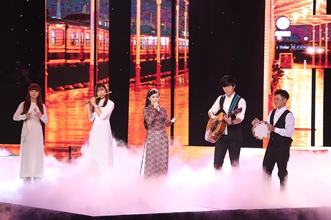 Helen Thuy dang quang Than tuong Bolero 2017: Giau vi gao, bao vi tien!