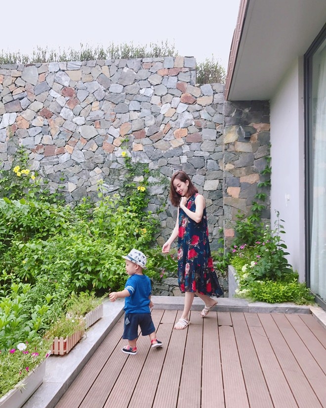 ly kute dep ngot ngao ben cau con trai khoai tay khoi ngo, trang treo - 2
