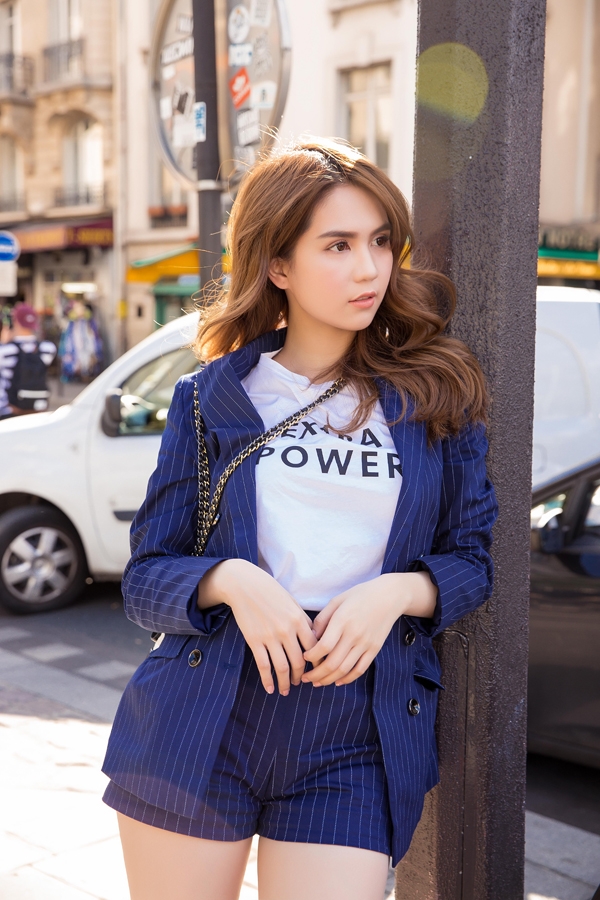 ngoc-trinh-khoe-chan-dai-sexy-tren-duong-pho-paris-1
