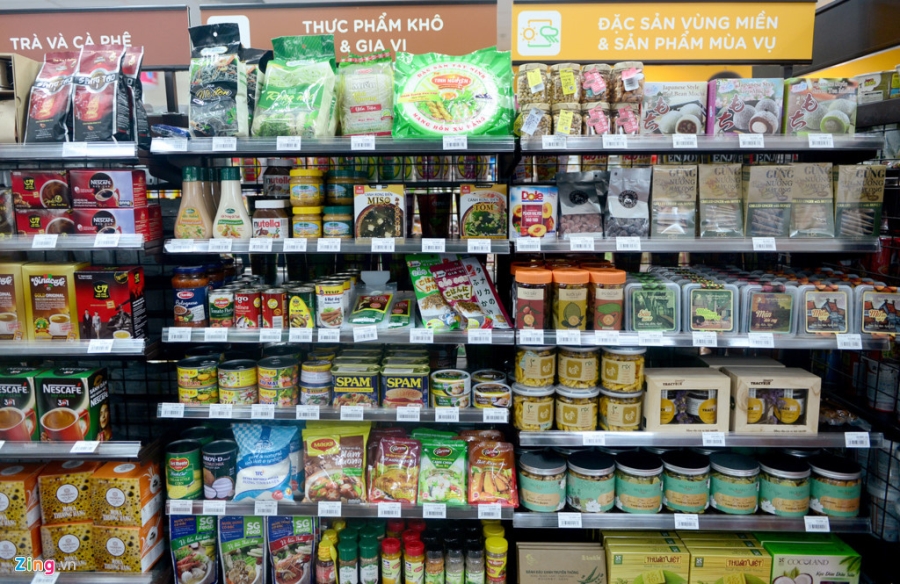 Xep hang dai mua banh mi, nuoc trai cay o 7-Eleven Sai Gon hinh anh 3