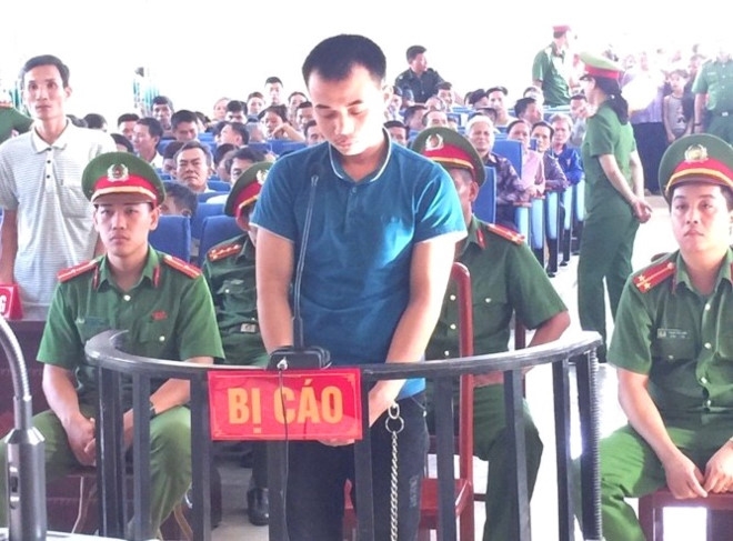 An mang trong buoi tiec mung tan gia hinh anh 1