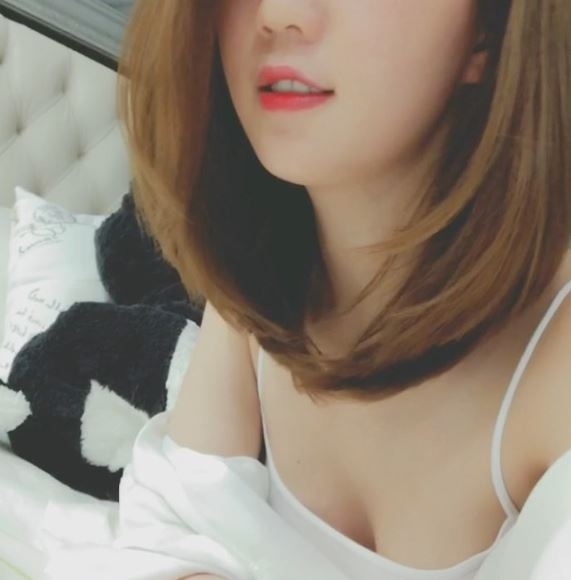 mai khoe toc moi, ngoc trinh vo tinh lo nguc day lam fan mat ngu hinh anh 1
