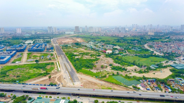  Tuyến đường Nguyễn Xiển nối sang Xa La (Hà Nội) bắt đầu khởi công từ giữa năm 2014 với tổng mức đầu tư 1.475 tỷ đồng. 