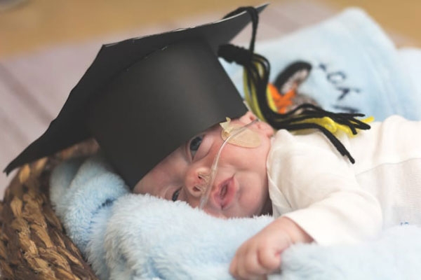 these-nurses-are-holding-graduation-ceremonies-for-babies-leaving-the-nicu-11
