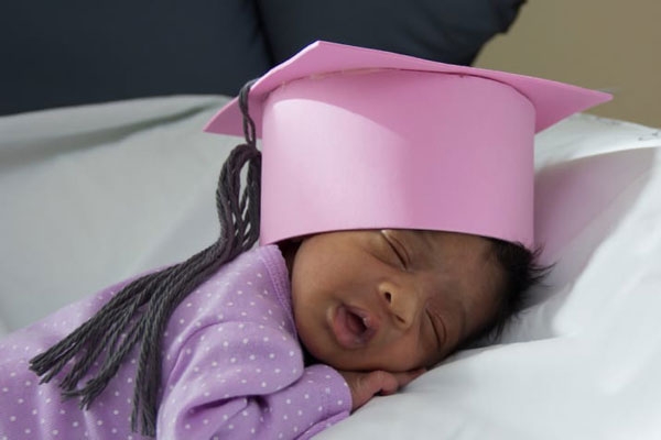 these-nurses-are-holding-graduation-ceremonies-for-babies-leaving-the-nicu-5