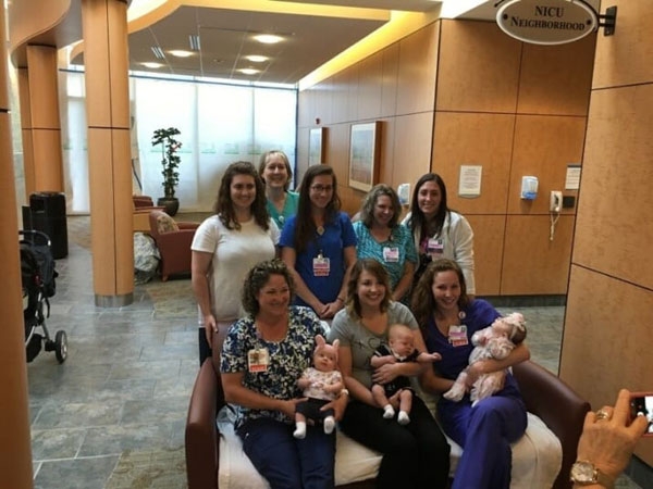 these-nurses-are-holding-graduation-ceremonies-for-babies-leaving-the-nicu-12