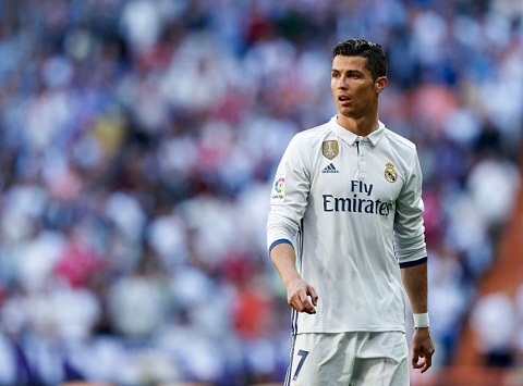 Can bao nhieu tien de giai cuu Cristiano Ronaldo khoi Real hinh anh