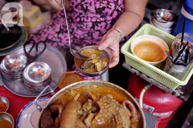 Chuyện cô Ba Sài Gòn có nụ cười giòn tan: Bán phá lấu 28 năm, nuôi 7 miệng ăn và mua nhà 3 tỷ - Ảnh 6.