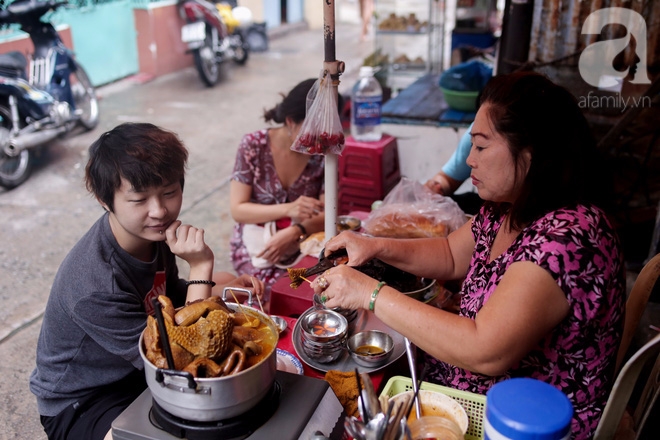 Chuyện cô Ba Sài Gòn có nụ cười giòn tan: Bán phá lấu 28 năm, nuôi 7 miệng ăn và mua nhà 3 tỷ - Ảnh 10.