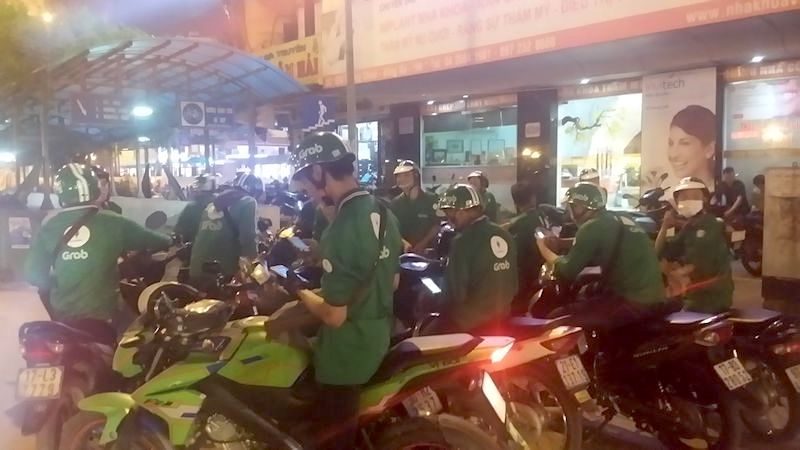 tài xế GrabBike, xe ôm truyền thống, bến xe Miền Tây, Sài Gòn, Công an