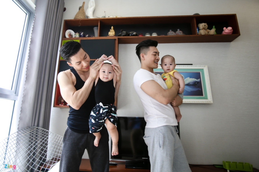 Quoc Co, Quoc Nghiep tap xiec cho con trai tu 2 thang tuoi hinh anh 4