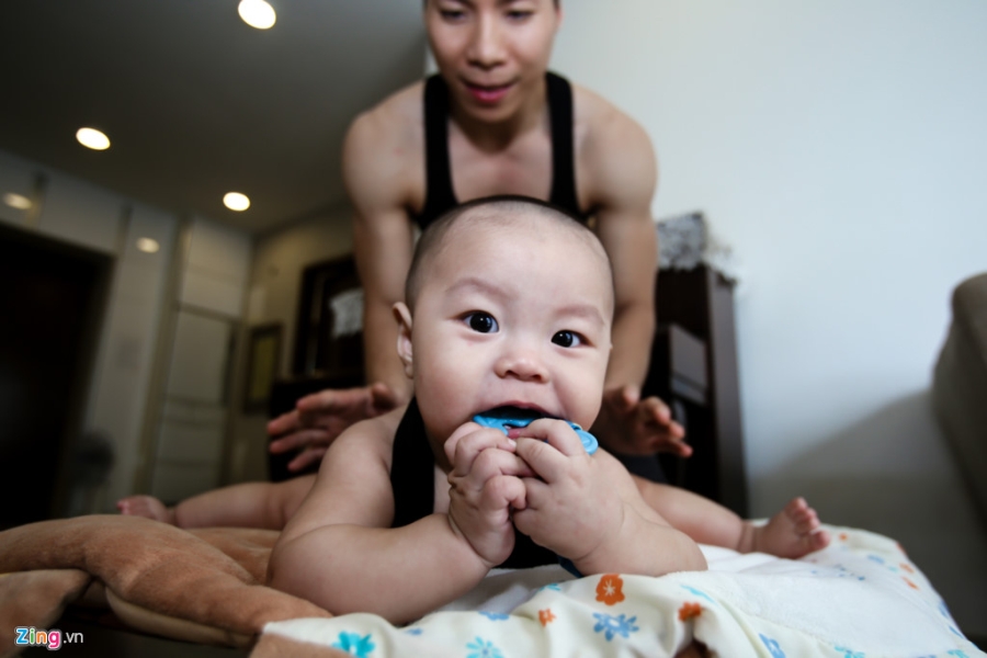 Quoc Co, Quoc Nghiep tap xiec cho con trai tu 2 thang tuoi hinh anh 8