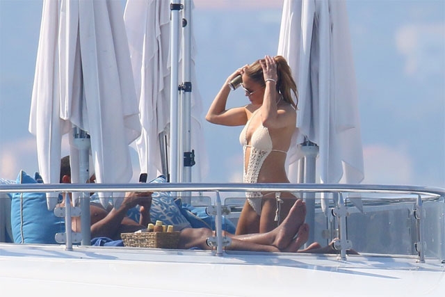 jennifer-lopez-nong-bong-trong-ky-nghi-voi-ban-trai-2