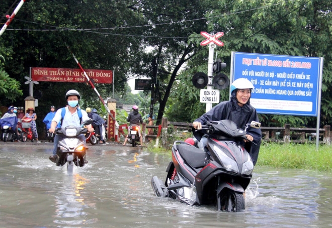 Sai Gon mua lon, nhieu tuyen duong ngap nang hinh anh 1