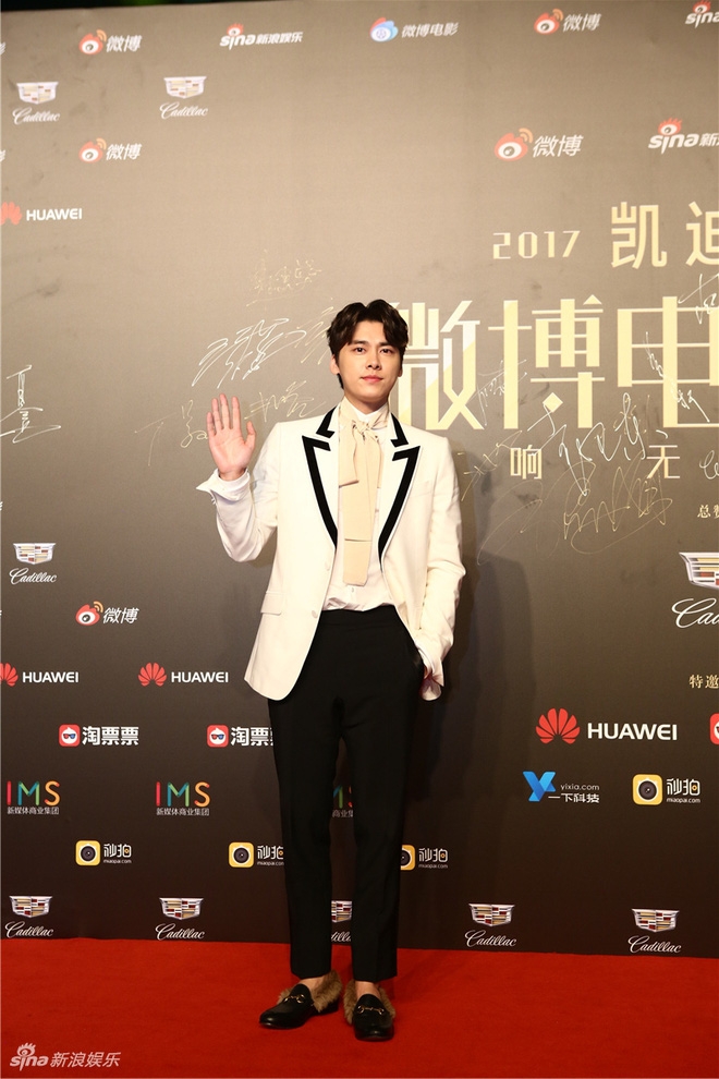 Thảm đỏ Weibo Films Night: Dương Mịch khoe vòng một căng đầy, Mỹ Nhân Ngư Lâm Duẫn sang chảnh đè bẹp đồng nghiệp - Ảnh 21.
