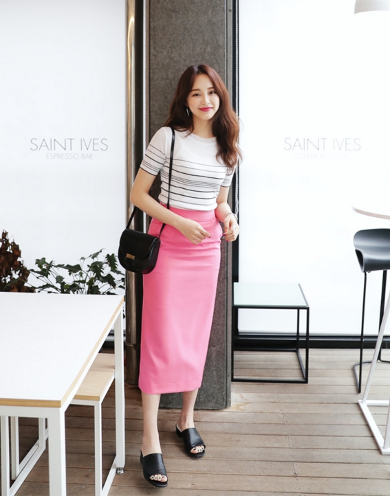 Áo phông, quần jeans, dép lê... đồ đi chơi mà diện đi làm vẫn đẹp, thanh lịch miễn chê! - Ảnh 5.