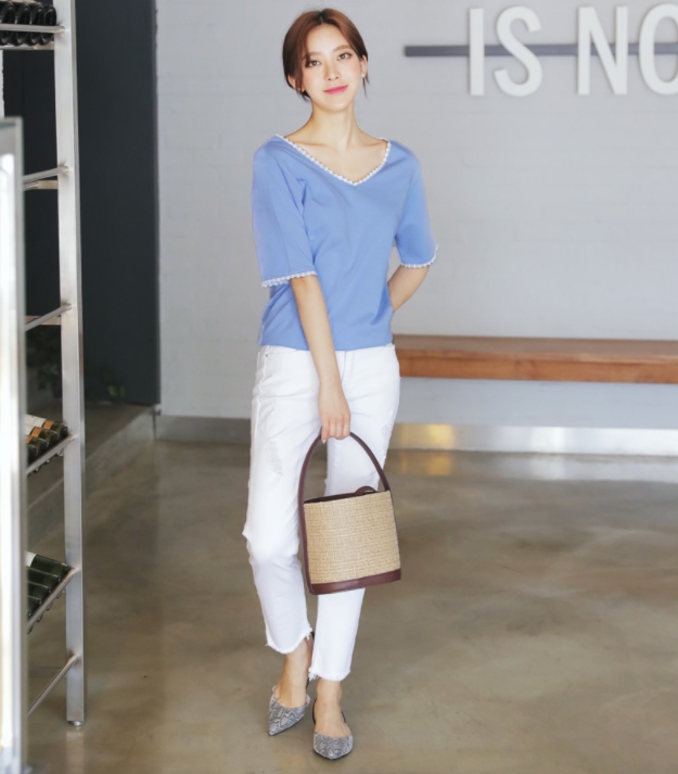 Áo phông, quần jeans, dép lê... đồ đi chơi mà diện đi làm vẫn đẹp, thanh lịch miễn chê! - Ảnh 21.